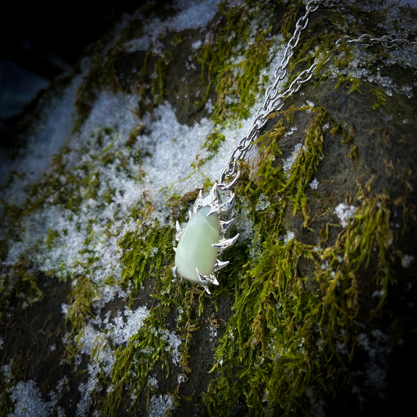 Horncradle Jade Pendant - Jade Halskette